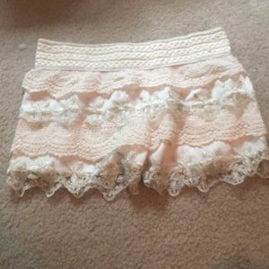 NWOT White Chrochet Shorts, Size Small